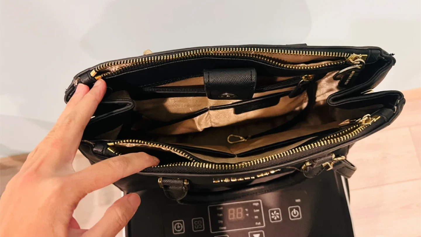Michael Kors Black handbag image indicator(2)