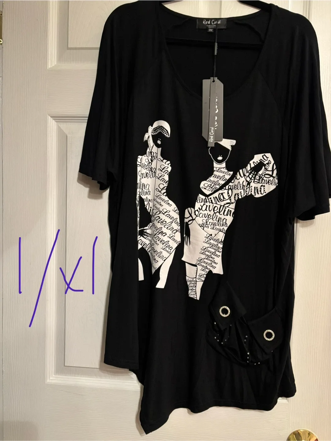 Red Coral Black Graphic Tees - Size L/XL image indicator(3)