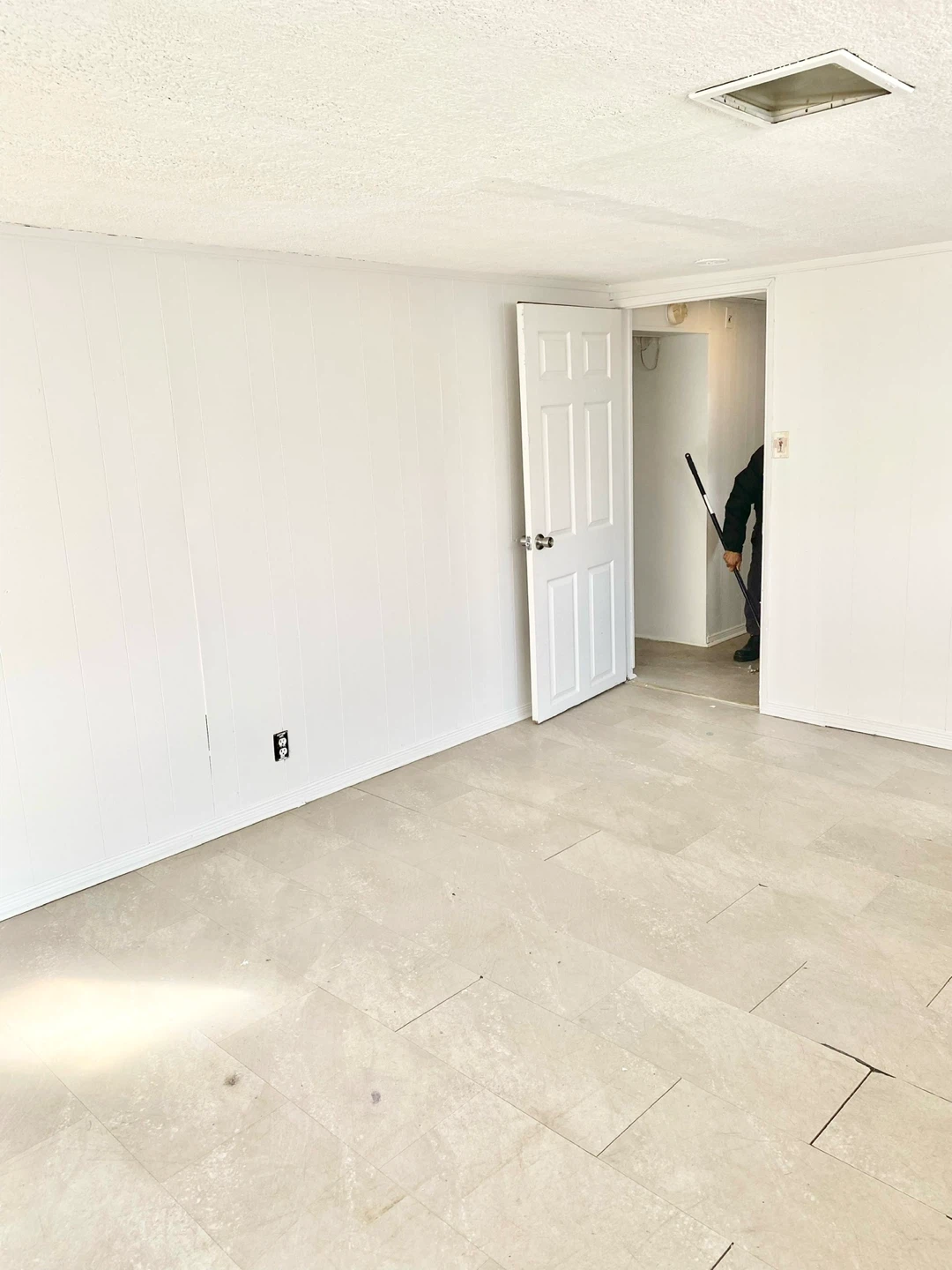 Basement room for rent - Wifi and utilities included