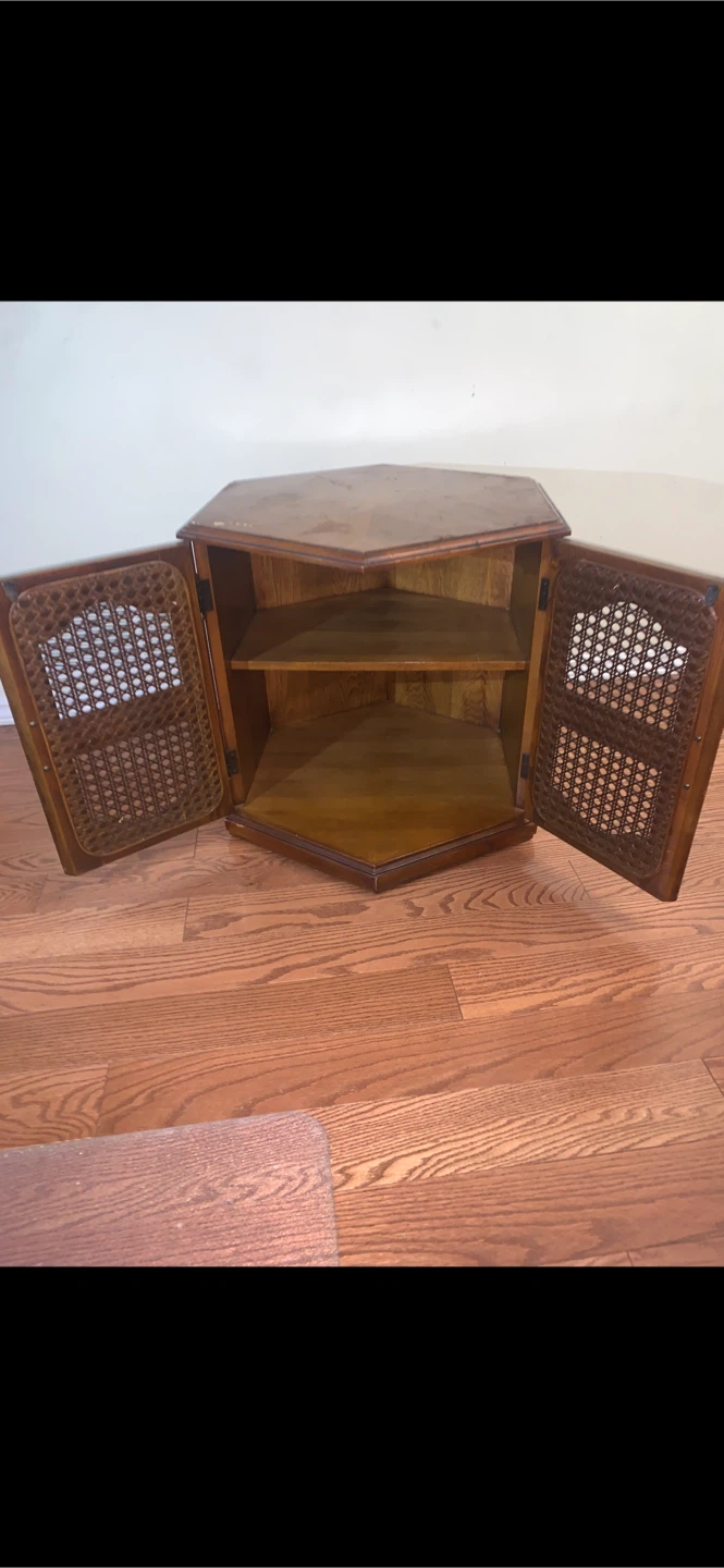 Beautiful Small Table - photo 3