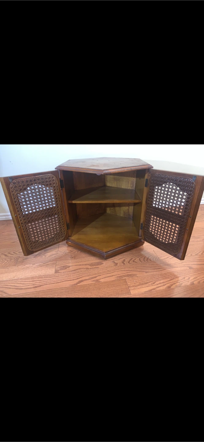 Beautiful Small Table - photo 4