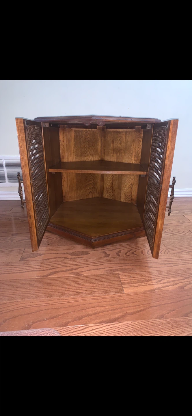 Beautiful Small Table - photo 2