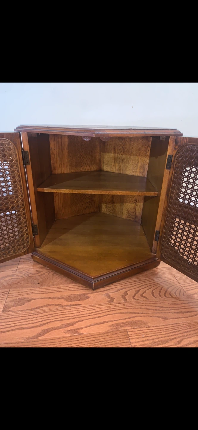 Beautiful Small Table - photo 5