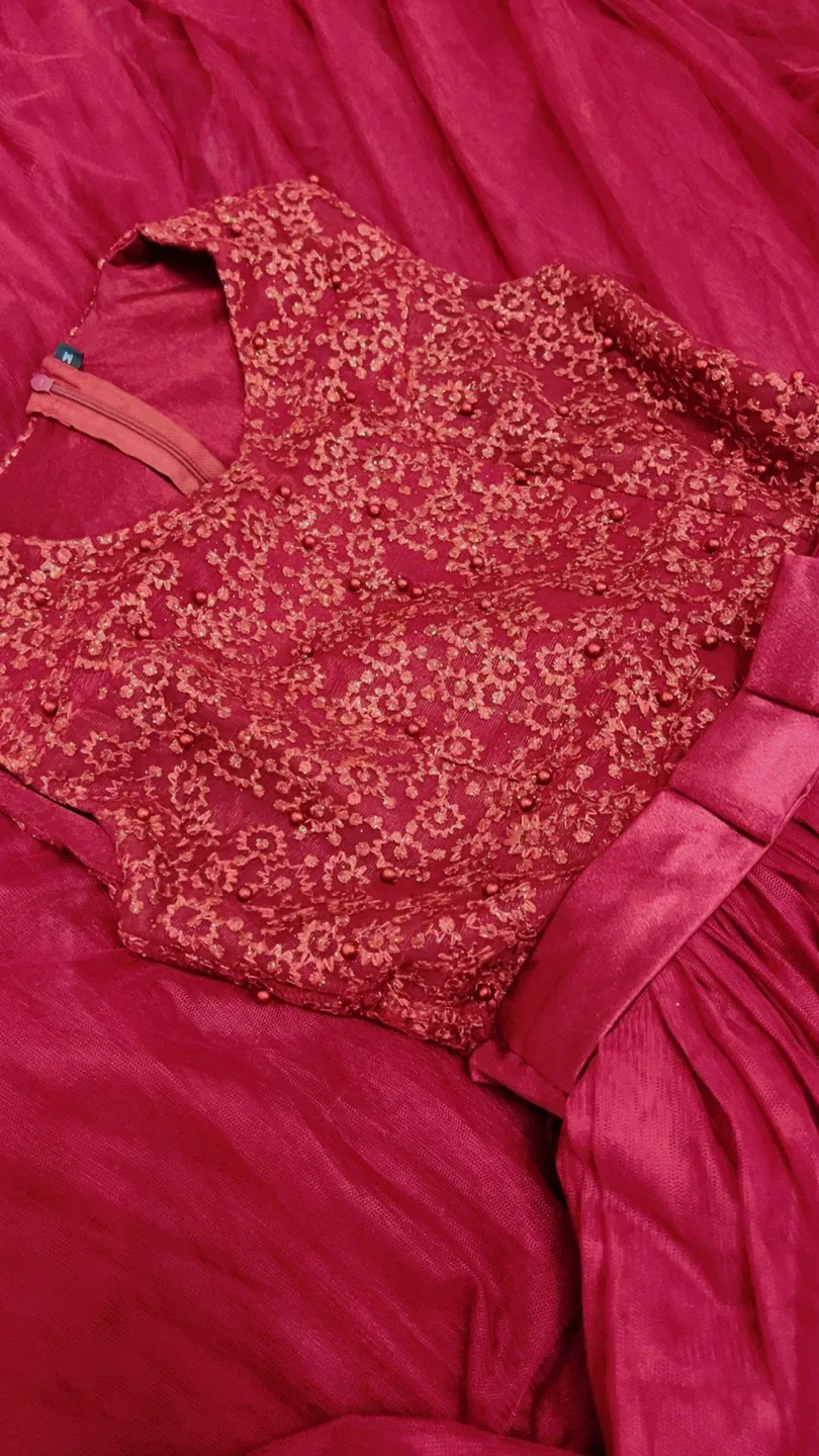 Red Sleeveless Dress image indicator(2)