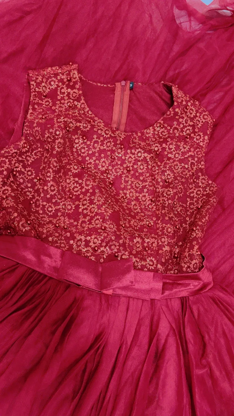 Red Sleeveless Dress image indicator(3)