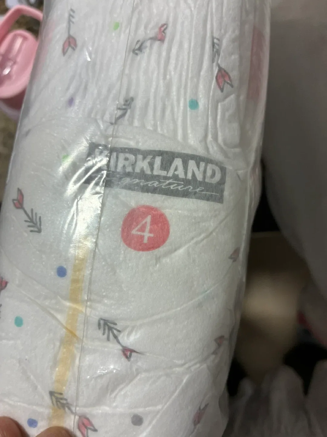 128 Kirkland Signature Size 4 Diapers image indicator(2)