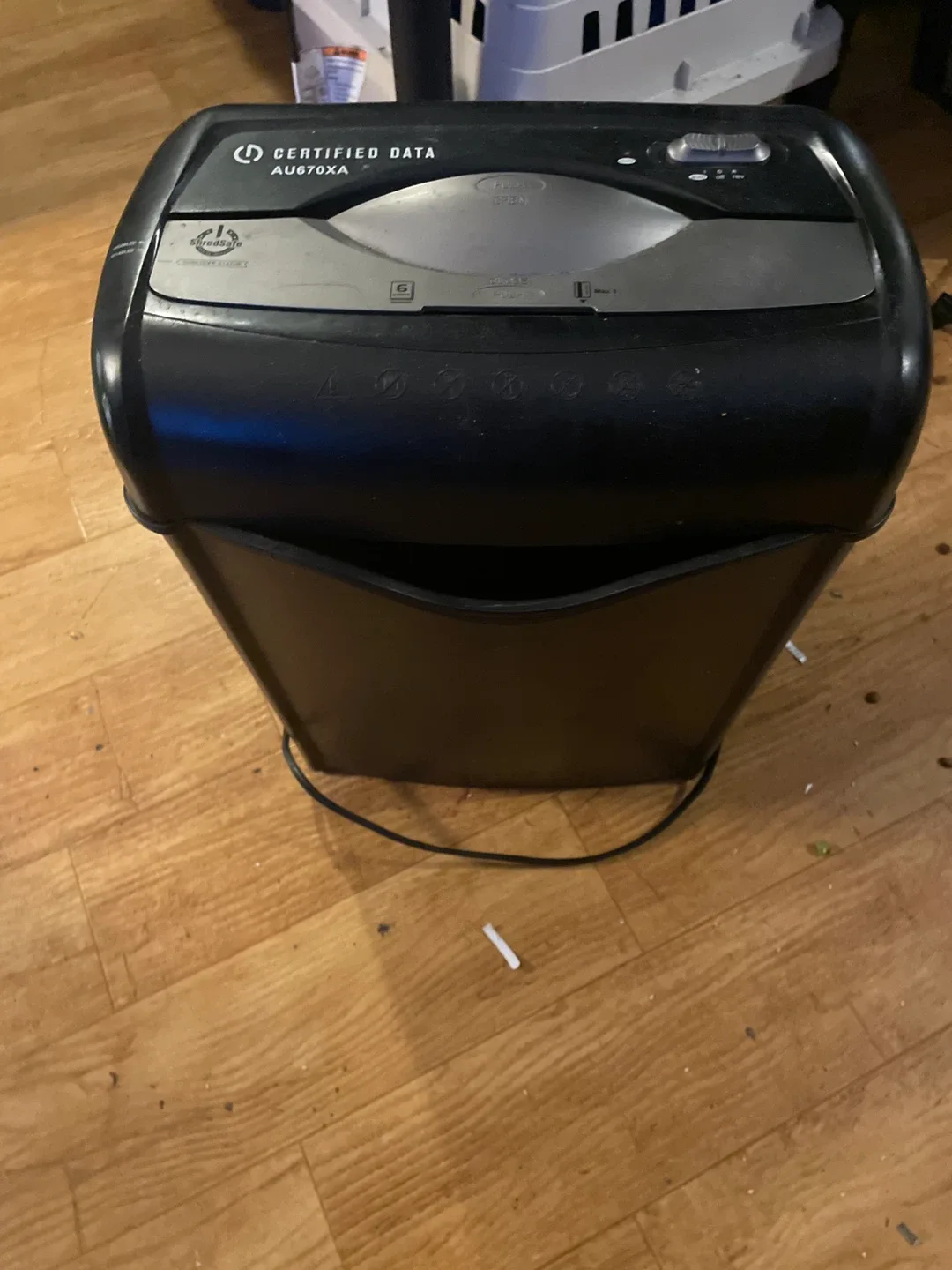 Certified Data AU670XA Paper Shredder