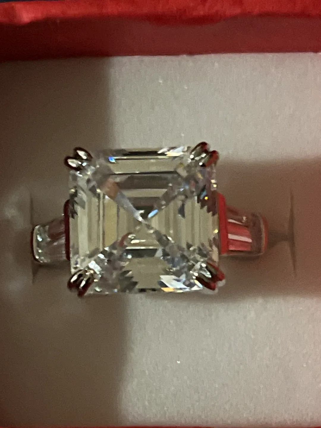 Stunning moissanite (aka Lab Diamond) ring. image indicator(2)