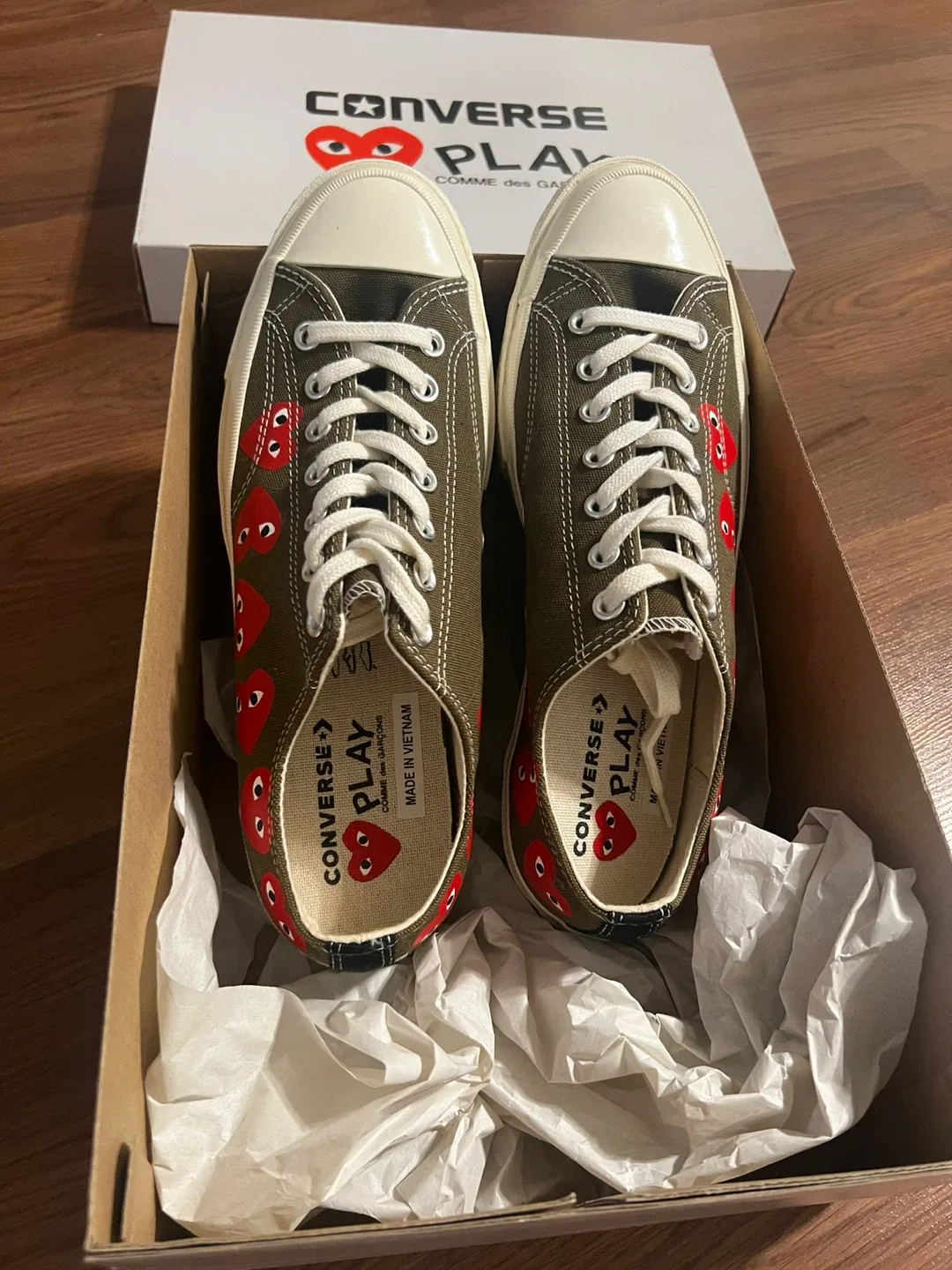 BNWT Converse X Comme des Garçons PLAY - 70 Low Top image indicator(2)