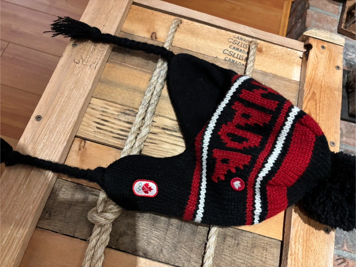 🇨🇦 Canada Toque - Hudson’s Bay Olympic Edition image indicator(6)