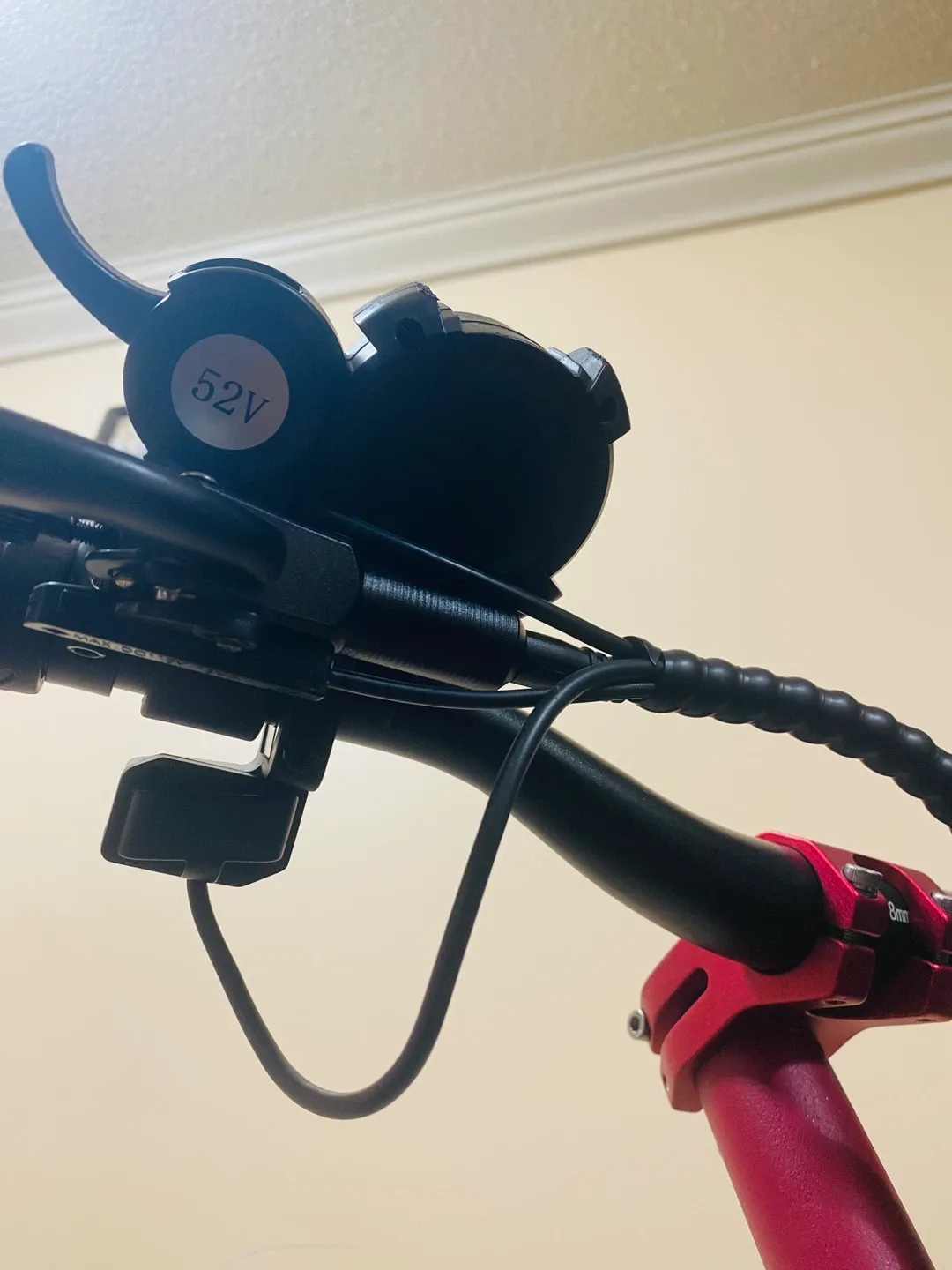 Zardton Electric Scooter - Red & Black image indicator(4)