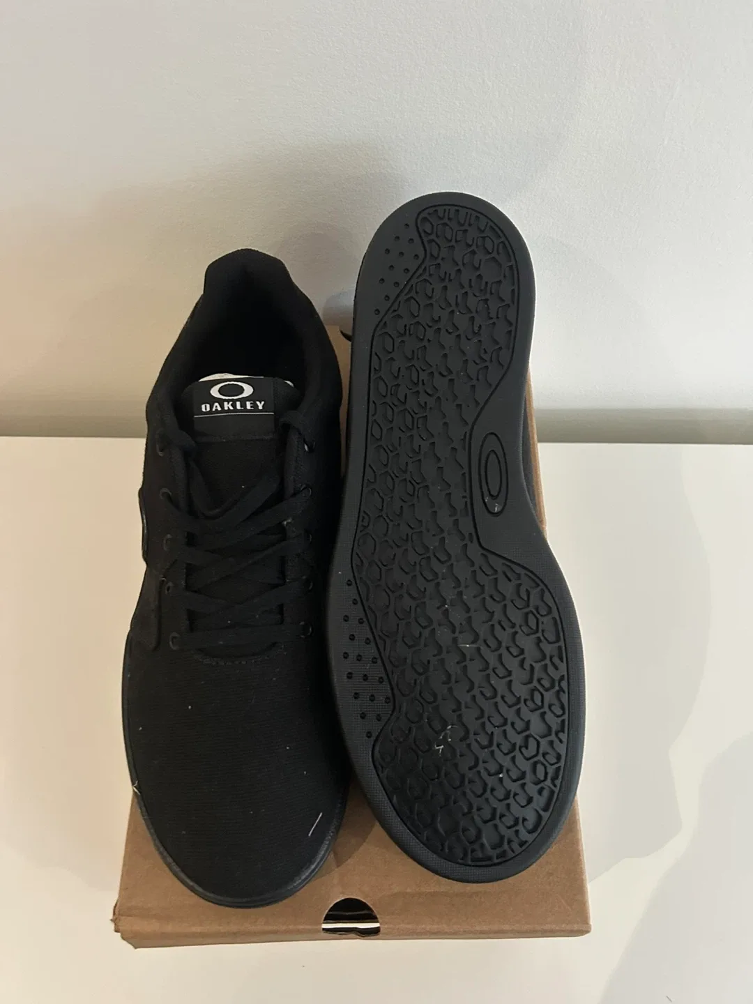 Oakley Men’s Canvas Flyer Black Sneakers Size 12.5 image indicator(3)