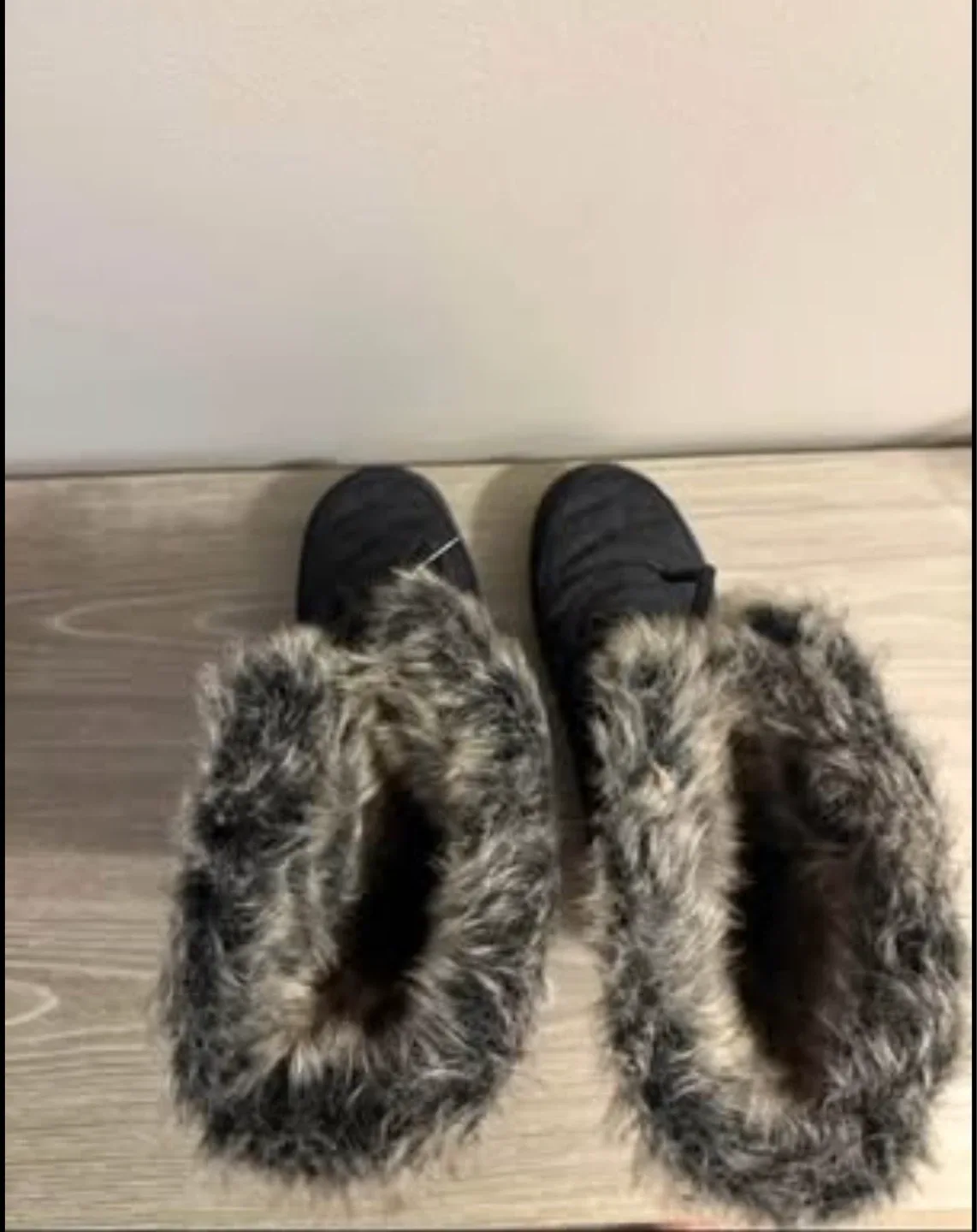 BRAND NEW - Woman’s Columbia Black Winter Boots image indicator(2)