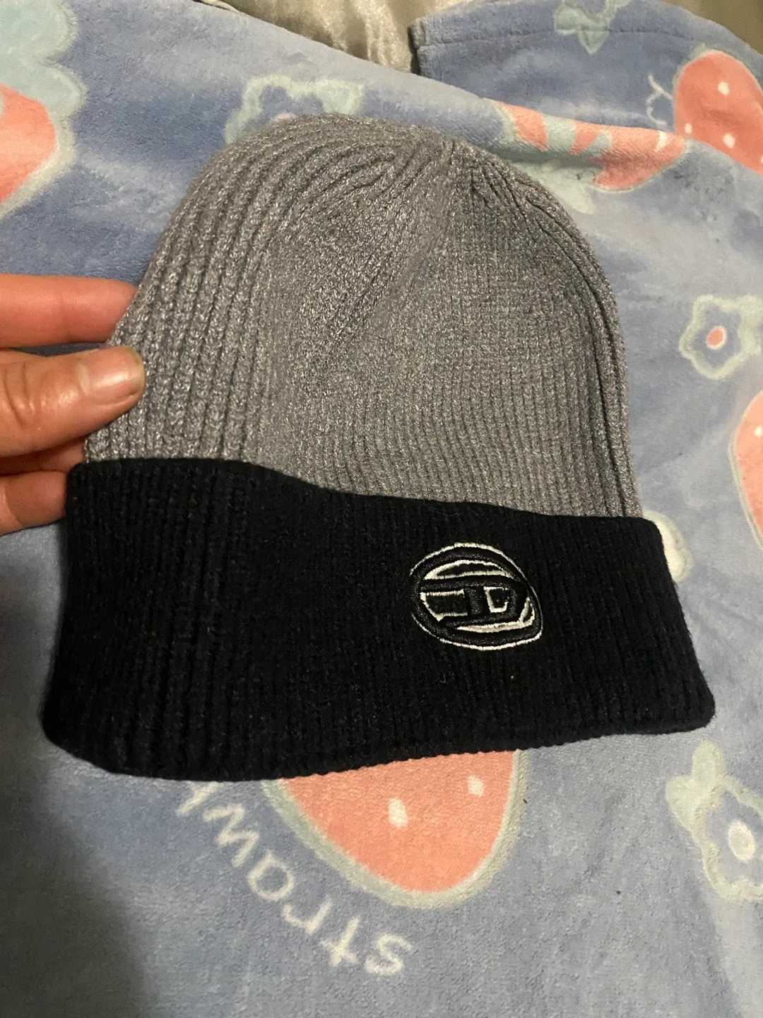 Diesel Gray & Black Beanie #thriftypickup 🥕 thumbnail