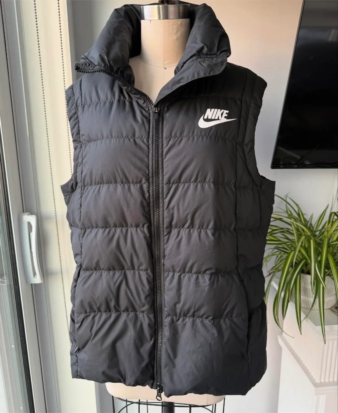 Nike Black Puffer Vest size XL thumbnail