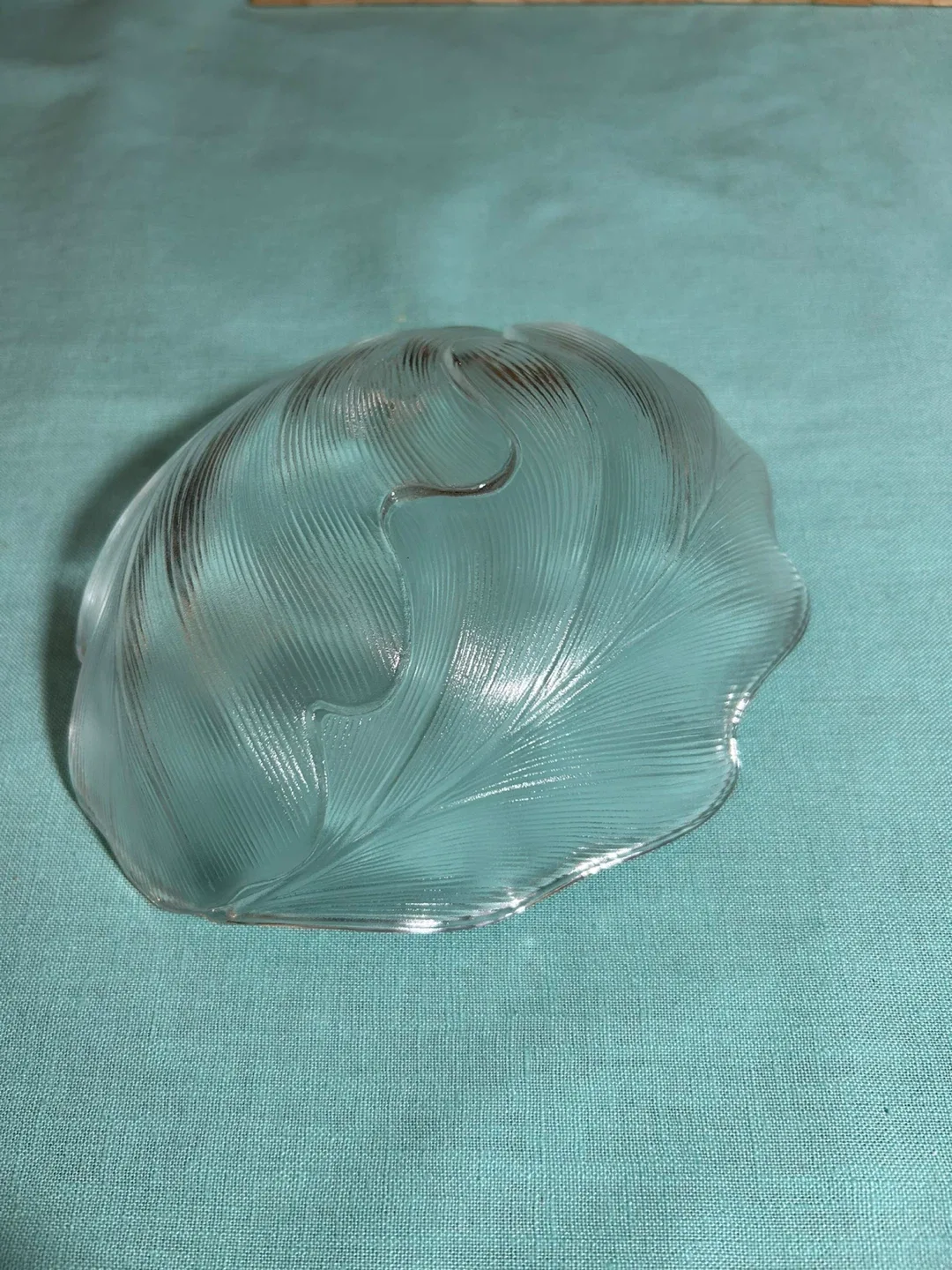 Set of 8 Clear Glass Leaf Bowls image indicator(6)