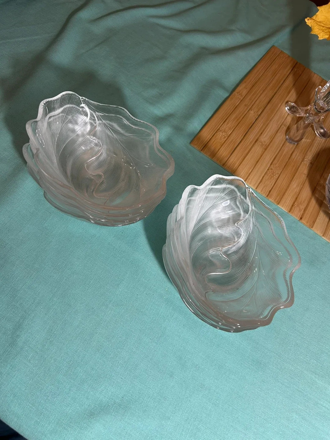 Set of 8 Clear Glass Leaf Bowls image indicator(2)