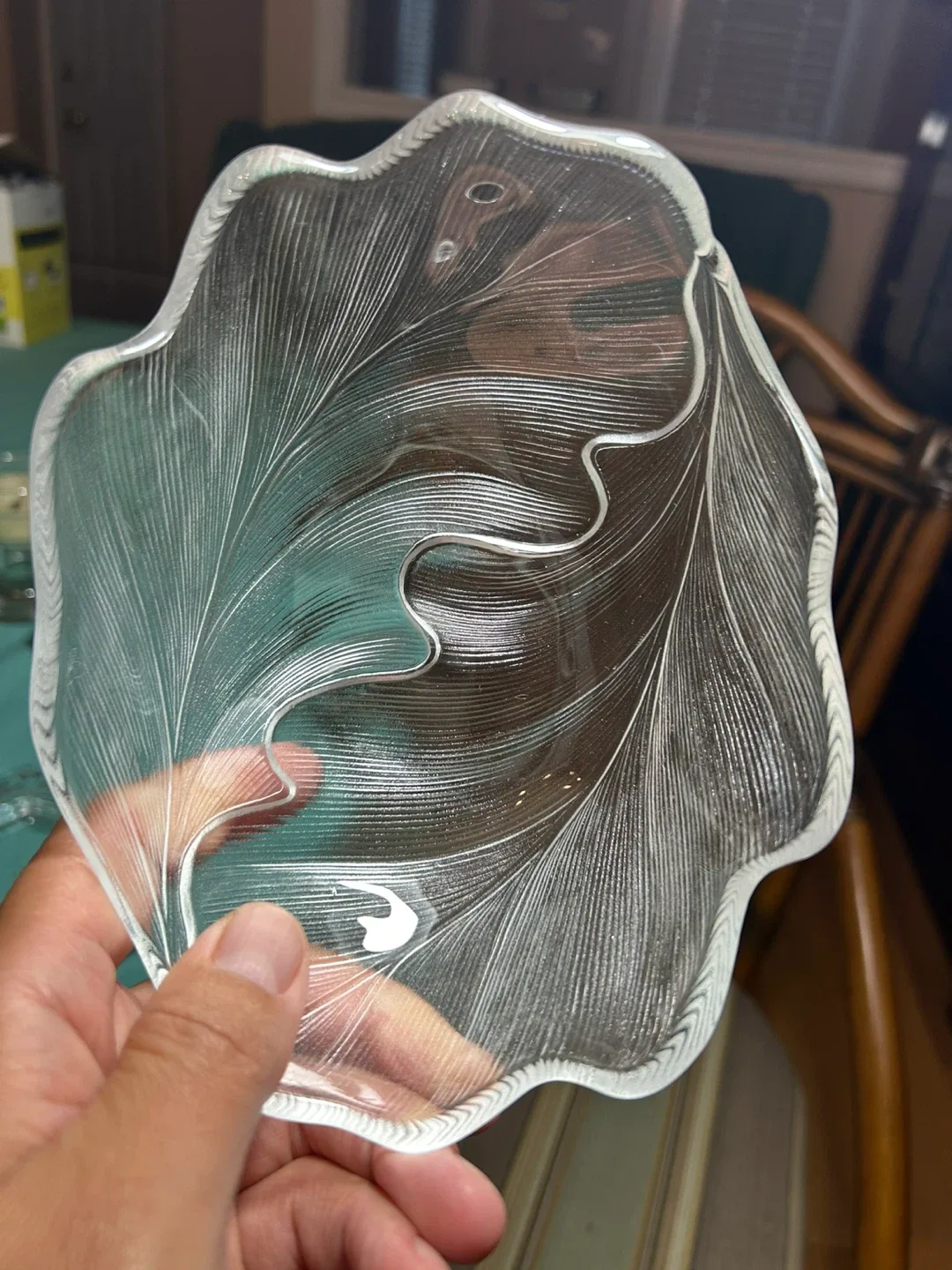 Set of 8 Clear Glass Leaf Bowls image indicator(7)