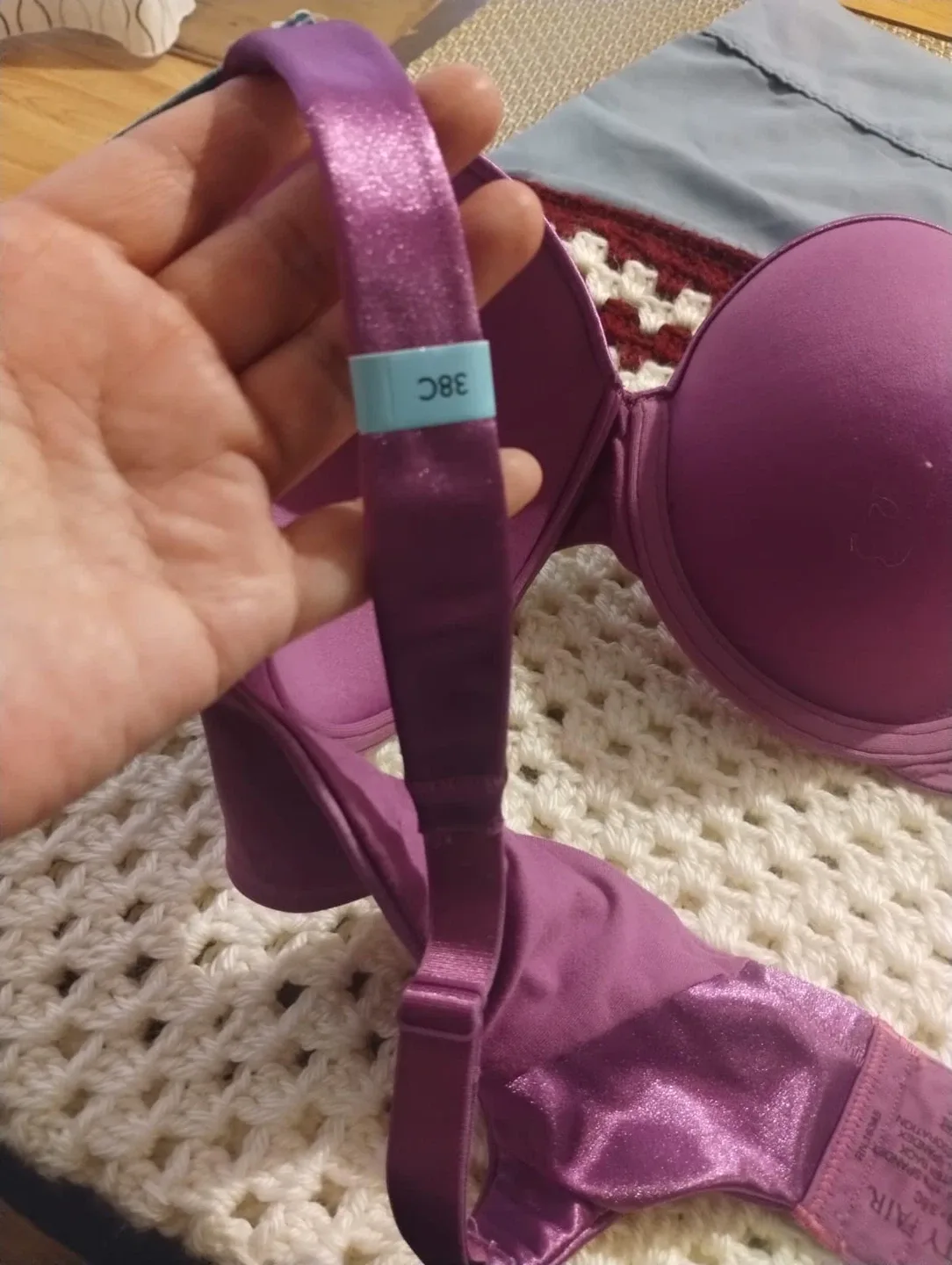 Vanity Fair Bra - Size 38C image indicator(3)