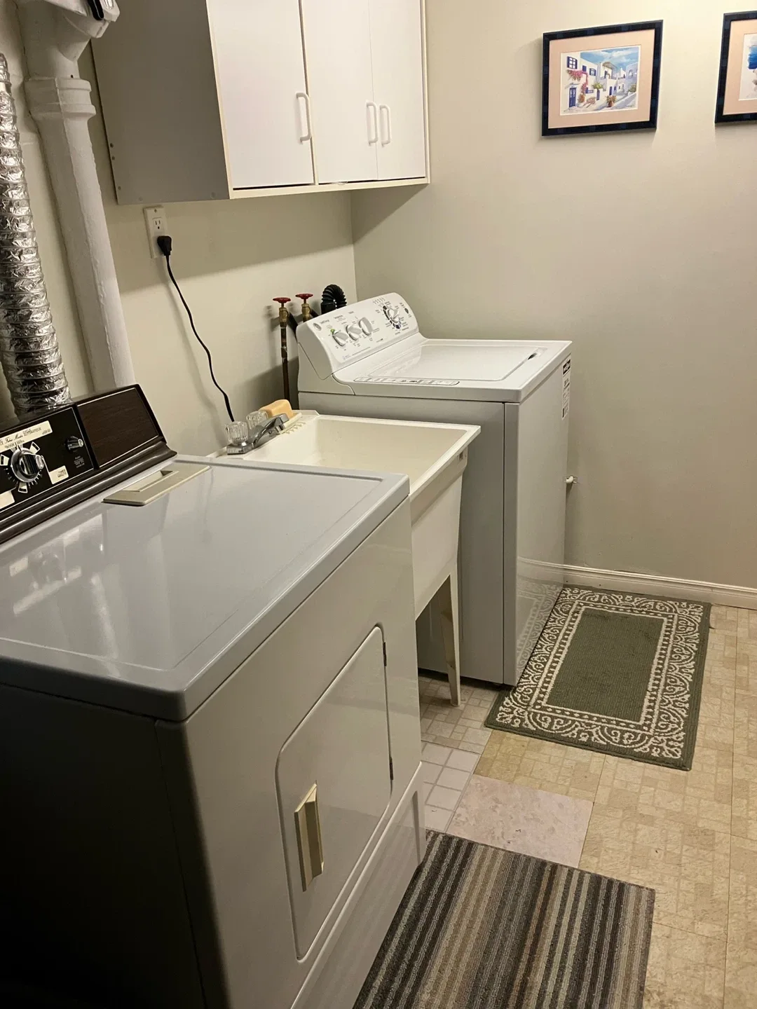 Basement Apt. In desirable area! image indicator(3)