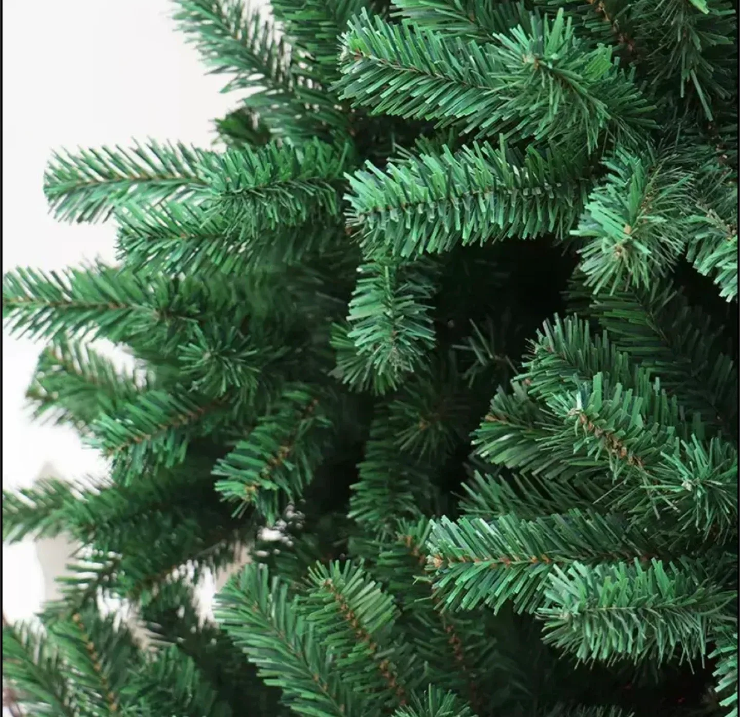 Christmas Tree 6ft - Brand new in box image indicator(3)