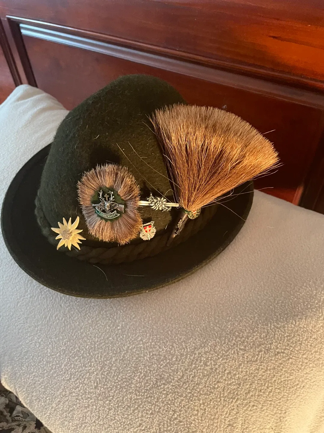 Tyrolean Hat with Feather image indicator(2)