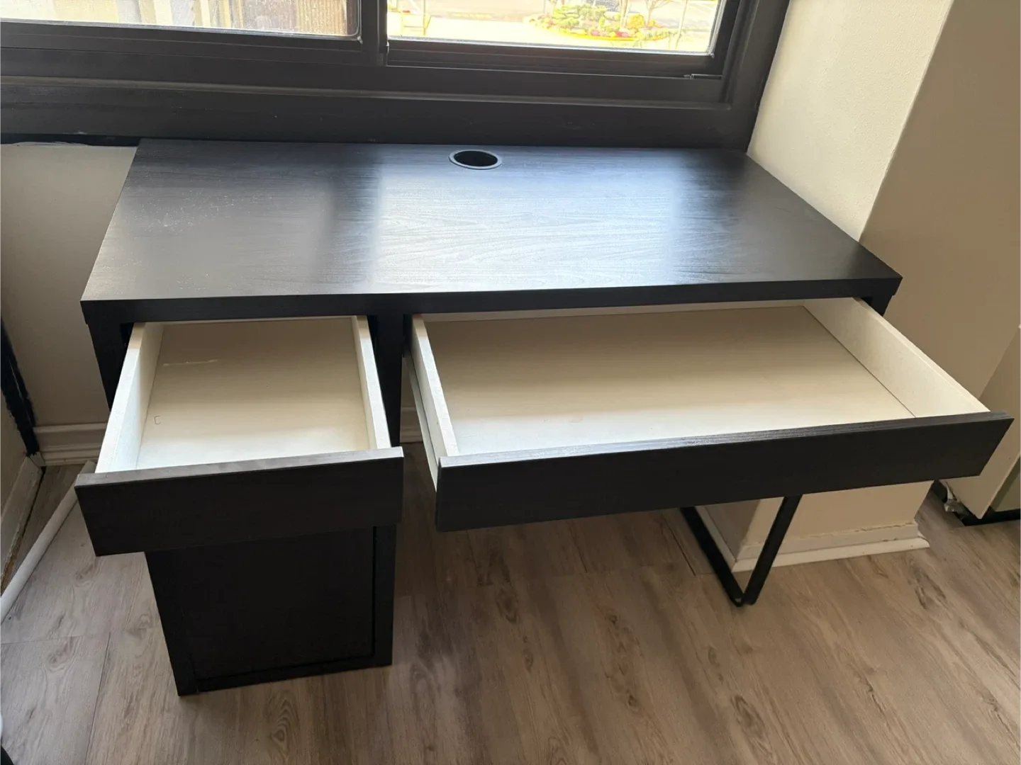 Black Desk with Storage image indicator(5)