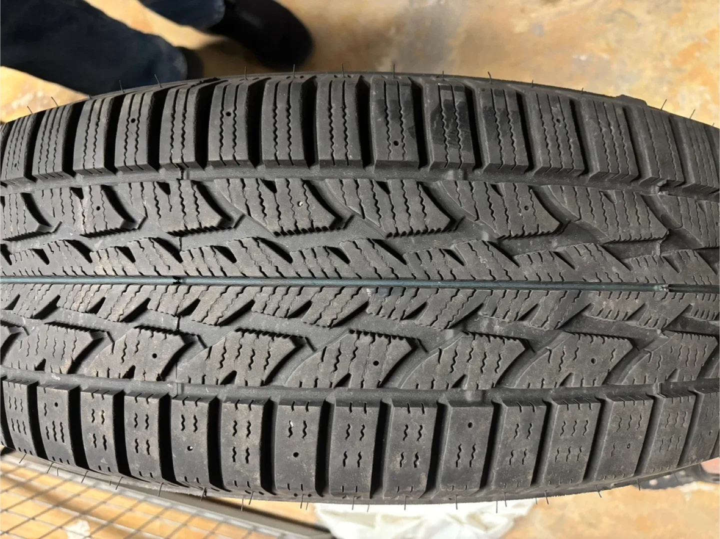 Firestone Winterforce 2 P235/70R16 Tire image indicator(4)