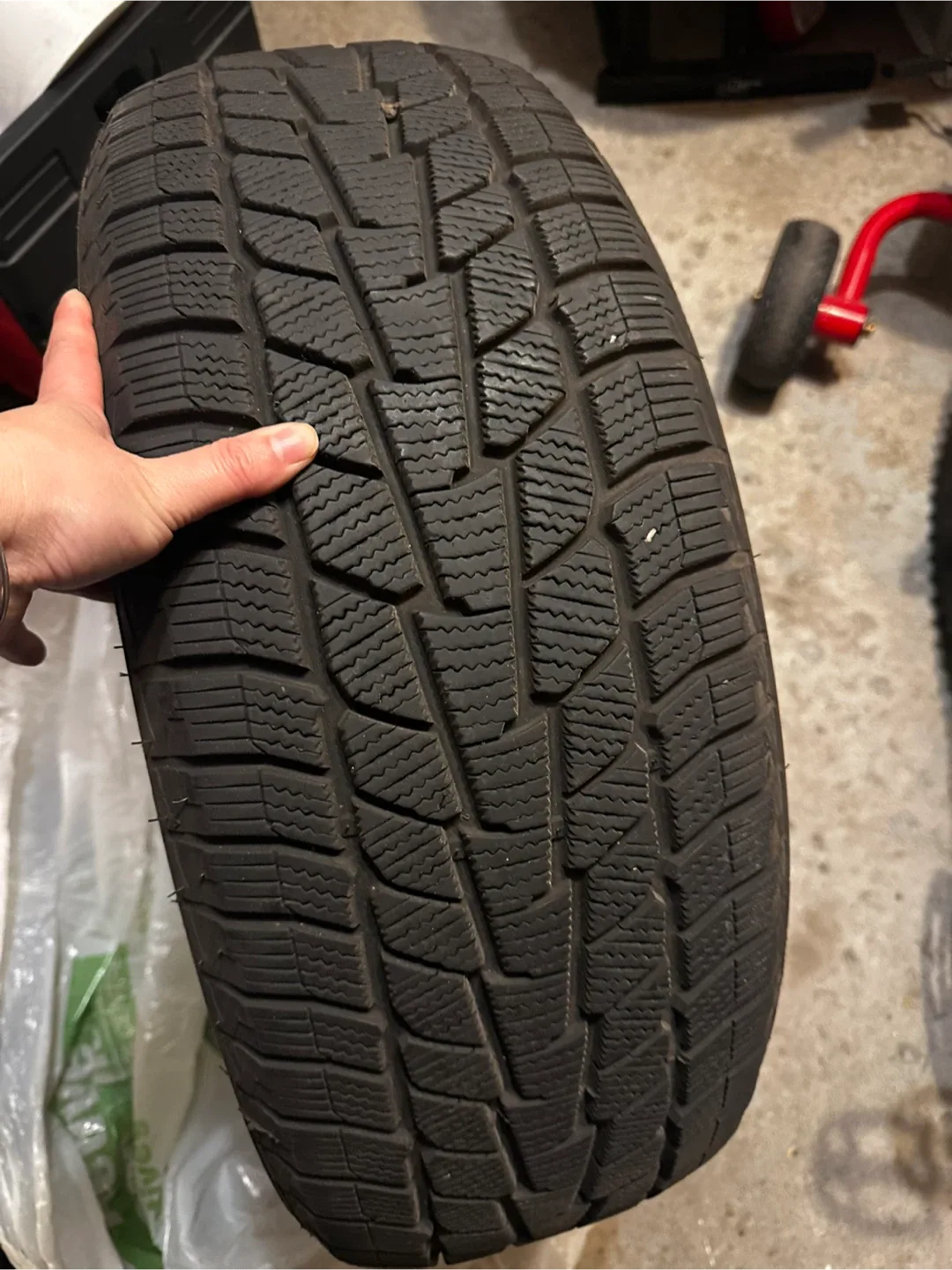 Motomaster Winter Edge Tire 245/60R18