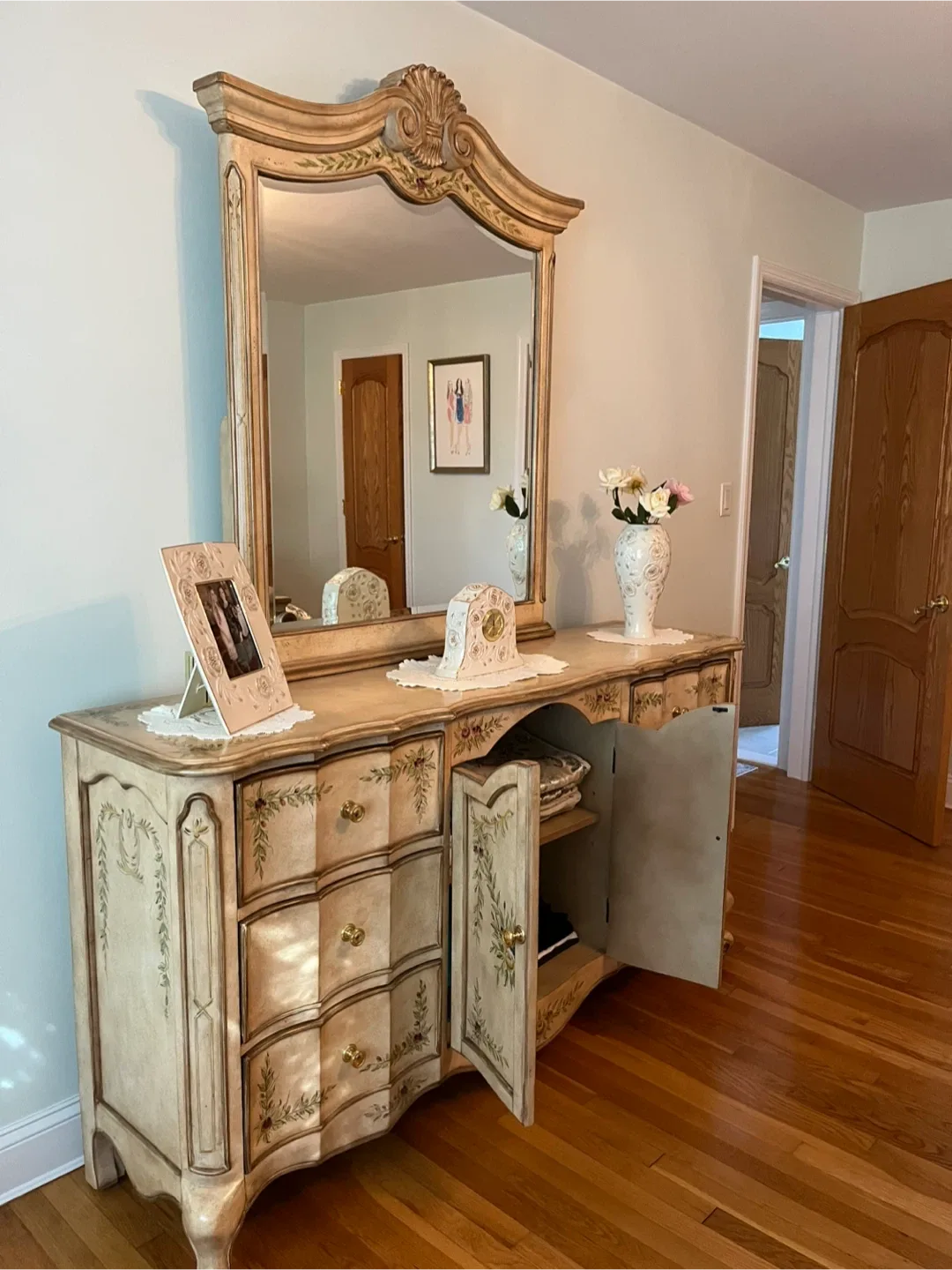 Vintage Floral Dresser with Mirror image indicator(2)
