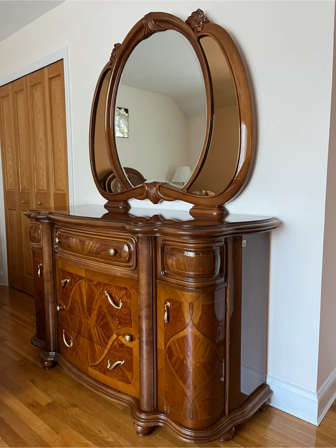 Vintage Wood Dresser with Mirror image indicator(2)