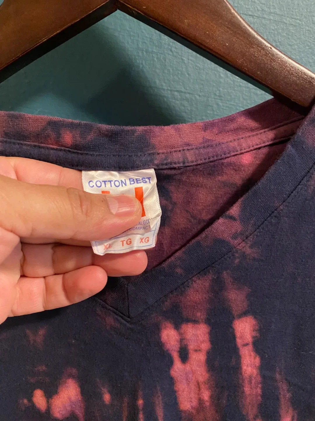 Hand Tie Dye V-Neck T-Shirt - Men’s XL image indicator(3)