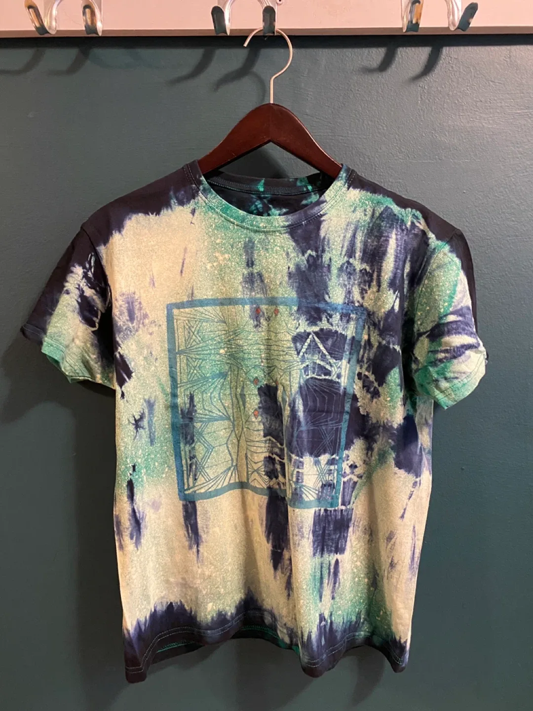 Screen printed - Hand Tie-dye T-shirt / Size S Unisex