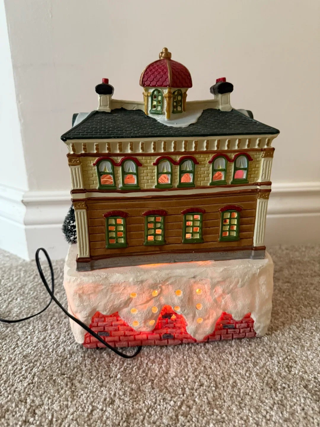 Casino Lighted House Figurine Holiday Decor image indicator(2)