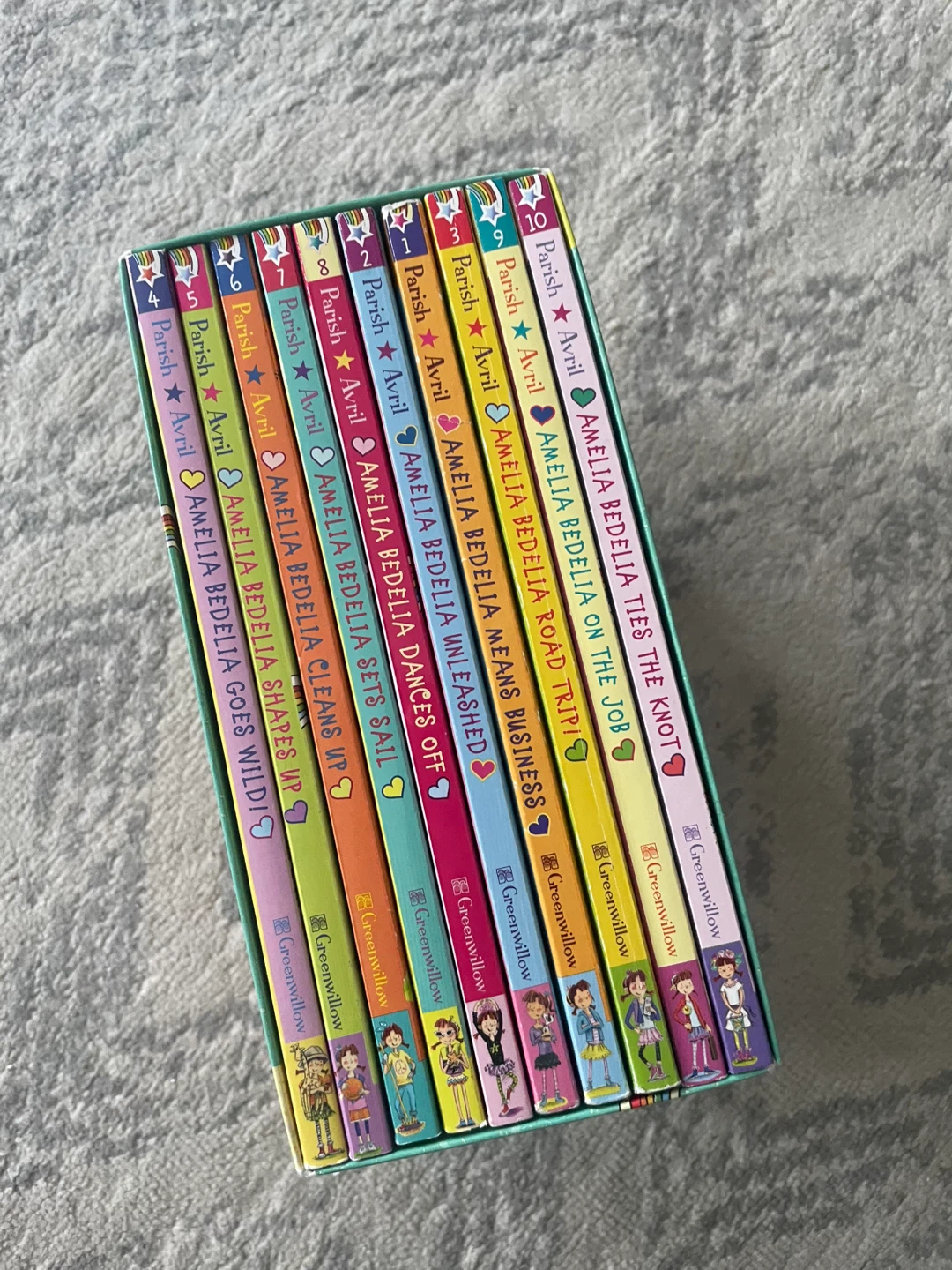 🥕 Amelia Bedelia 10-Book Boxed Set by Herman Parish - photo 2