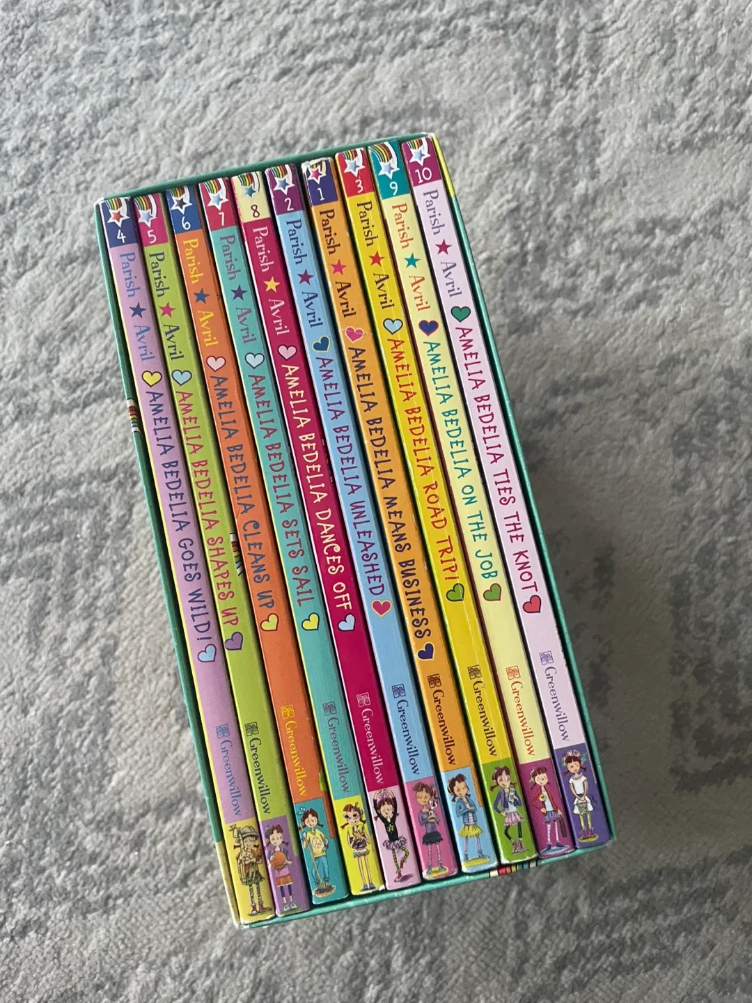 🥕 Amelia Bedelia 10-Book Boxed Set by Herman Parish image indicator(2)