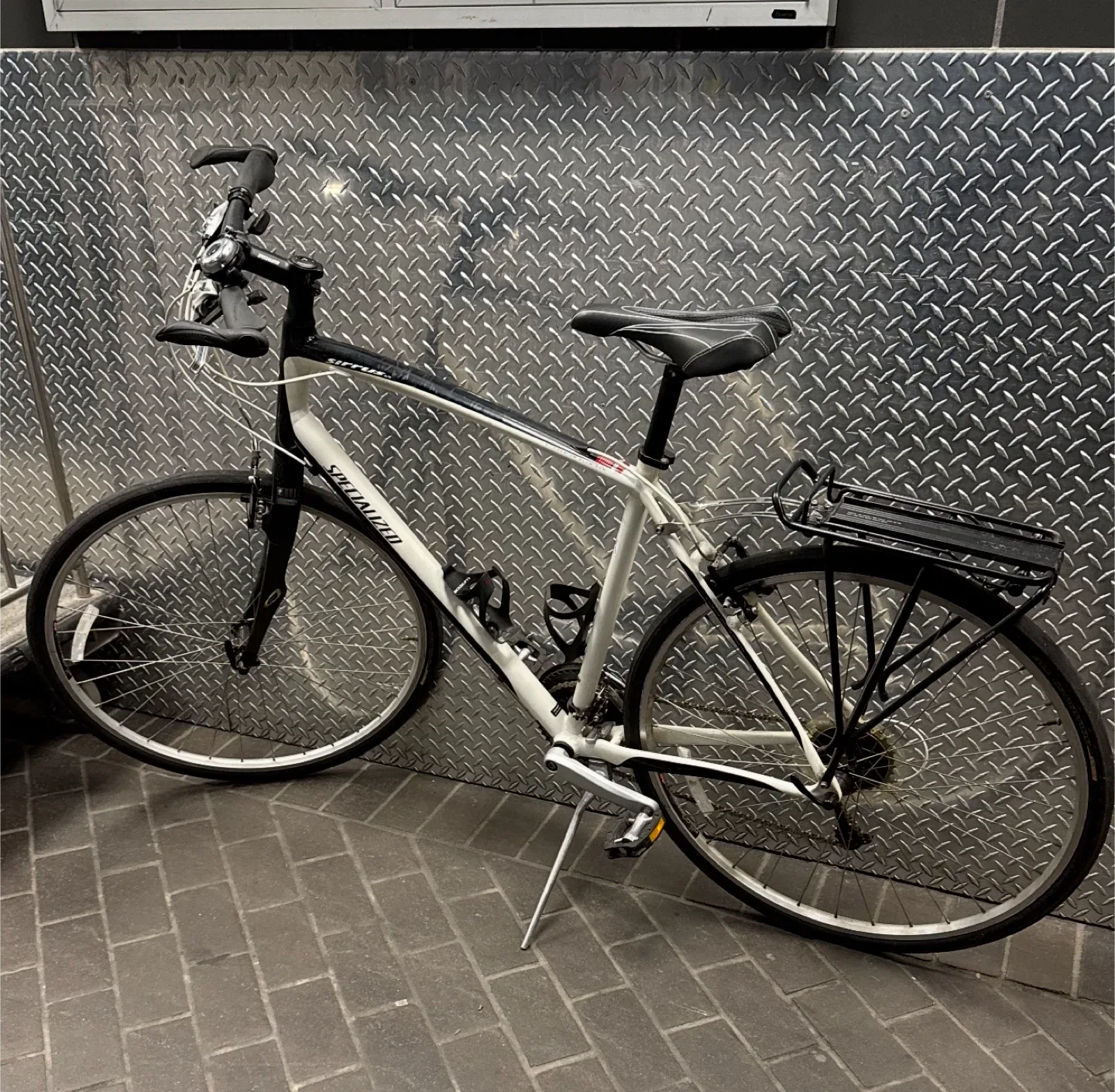 Specialized Road Bike - White image indicator(7)