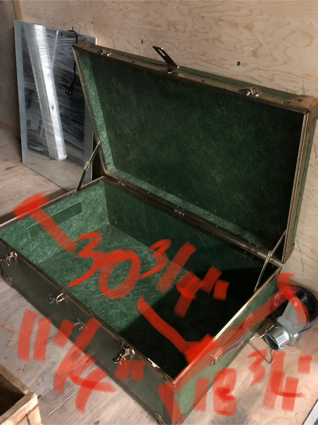 Vintage Green Army Trunk Barrack Box Foot Locker image indicator(3)