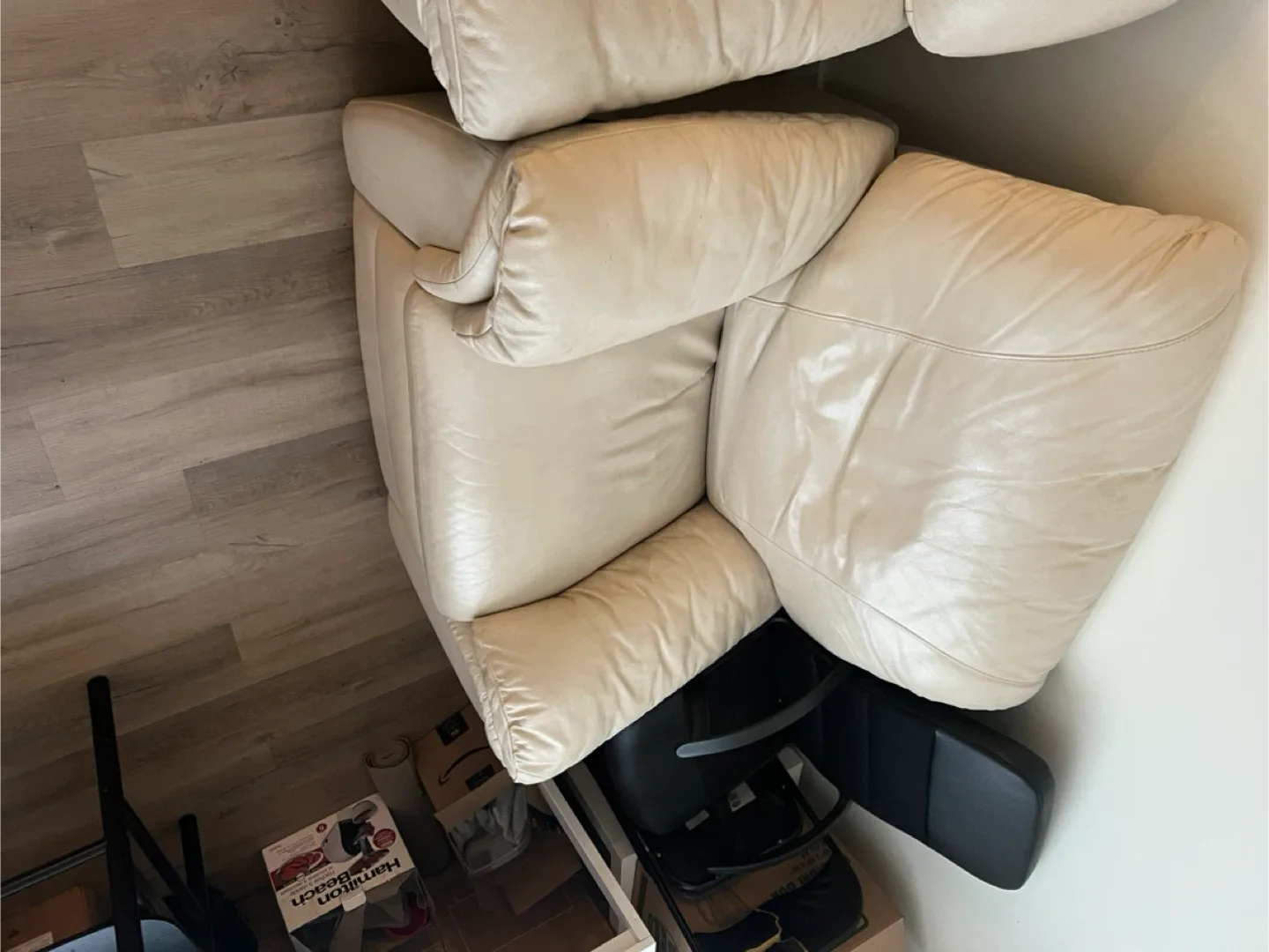 Cream Leather 2-Seat Sofa and Recliner Set image indicator(2)