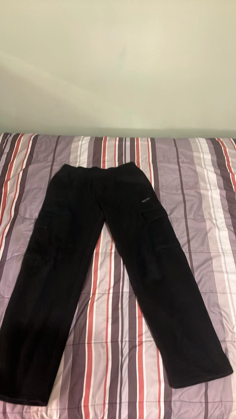 Aritzia Sweatfleece Mega Cargo Pants - Black, Size M - photo 4