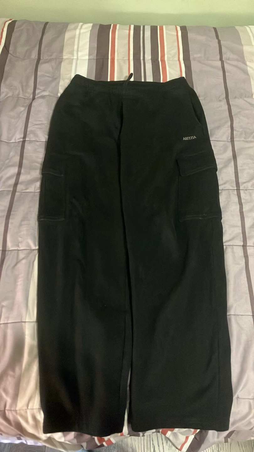 Aritzia Sweatfleece Mega Cargo Pants - Black, Size M