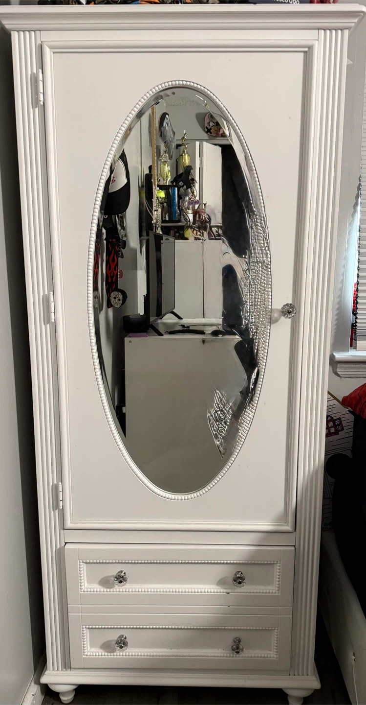 Madelyn White Wardrobe with Drawer