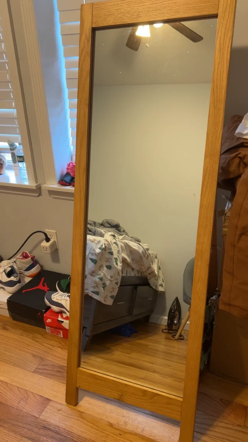 Wooden Framed Standing Mirror image indicator(2)