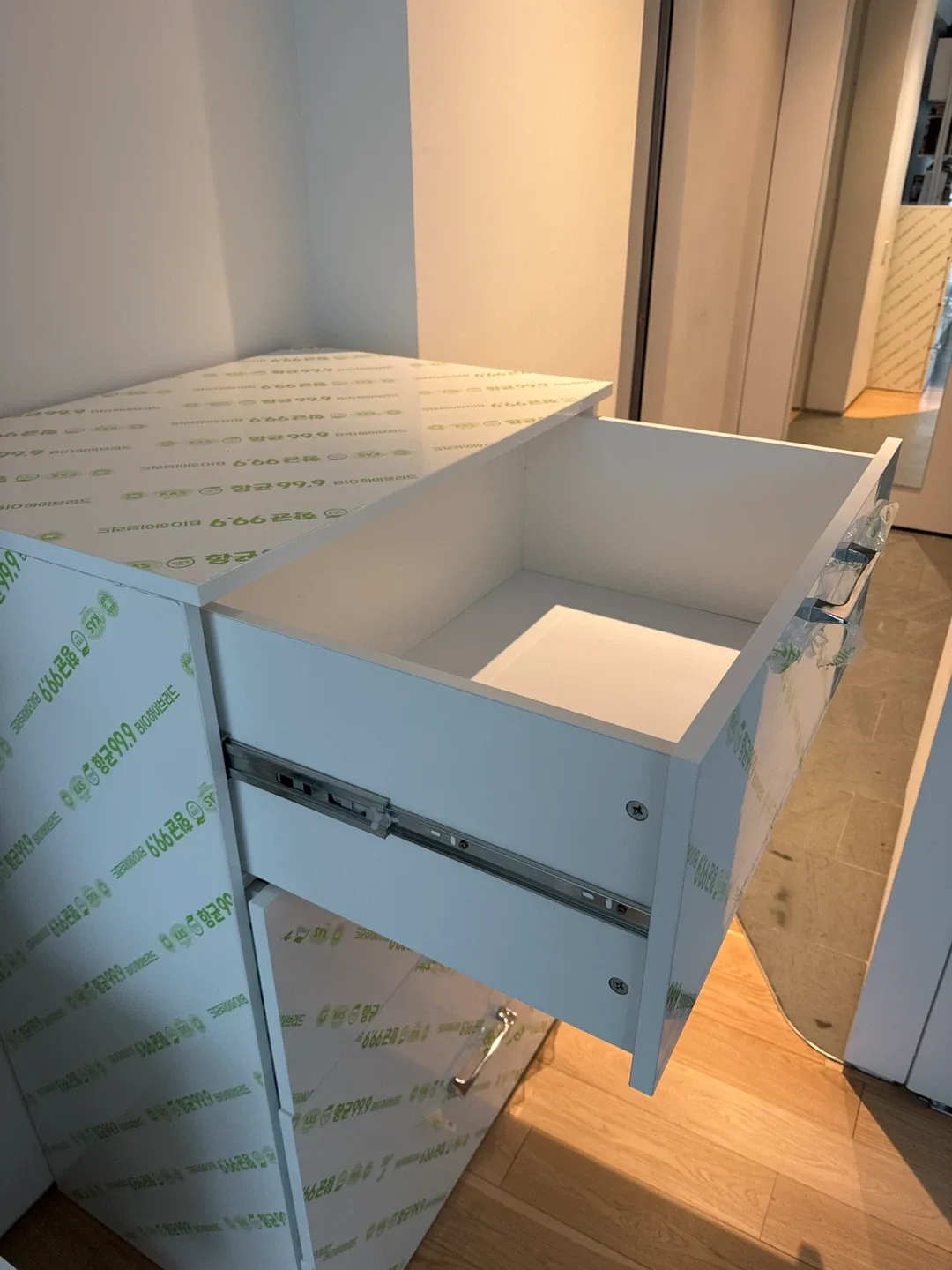 White 4-Drawer Dresser image indicator(3)