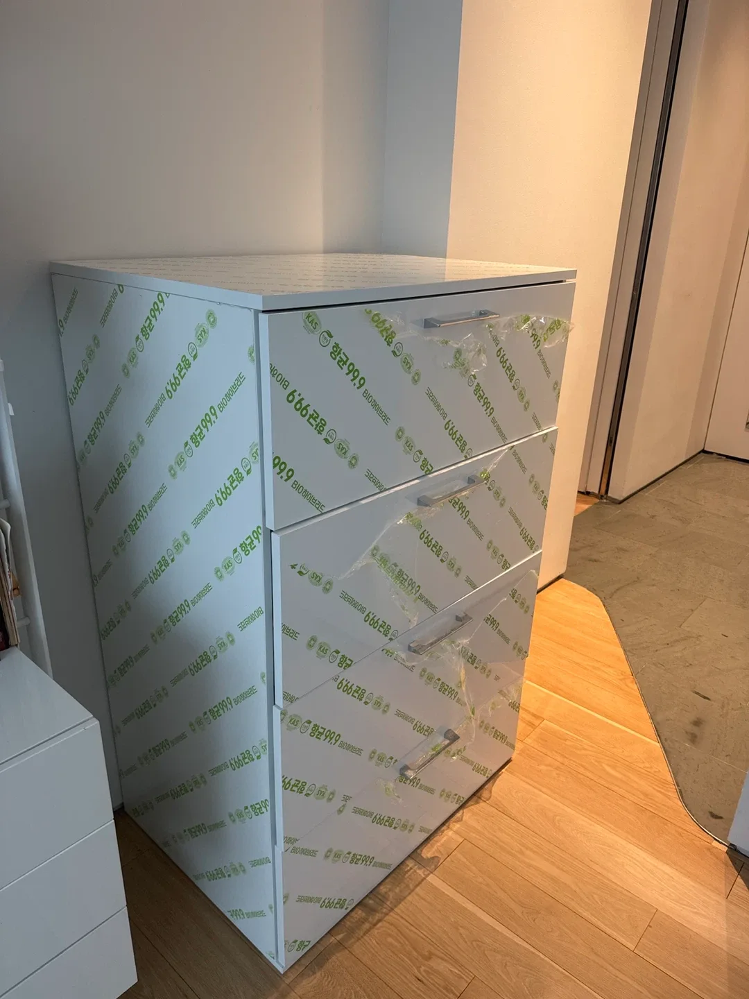 White 4-Drawer Dresser image indicator(2)