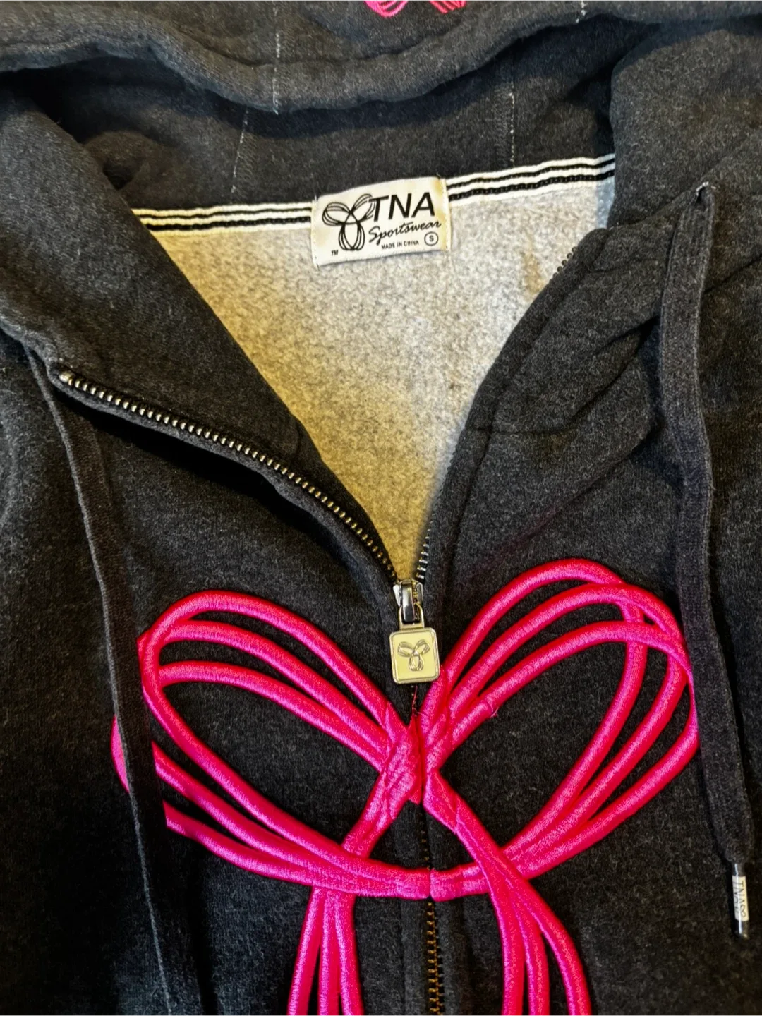 Vintage TNA Sportswear Grey Hoodie - Size S image indicator(3)