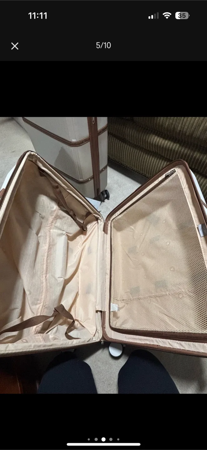 Set of brand New Delsey Paris Brigette luggage - $500 image indicator(5)