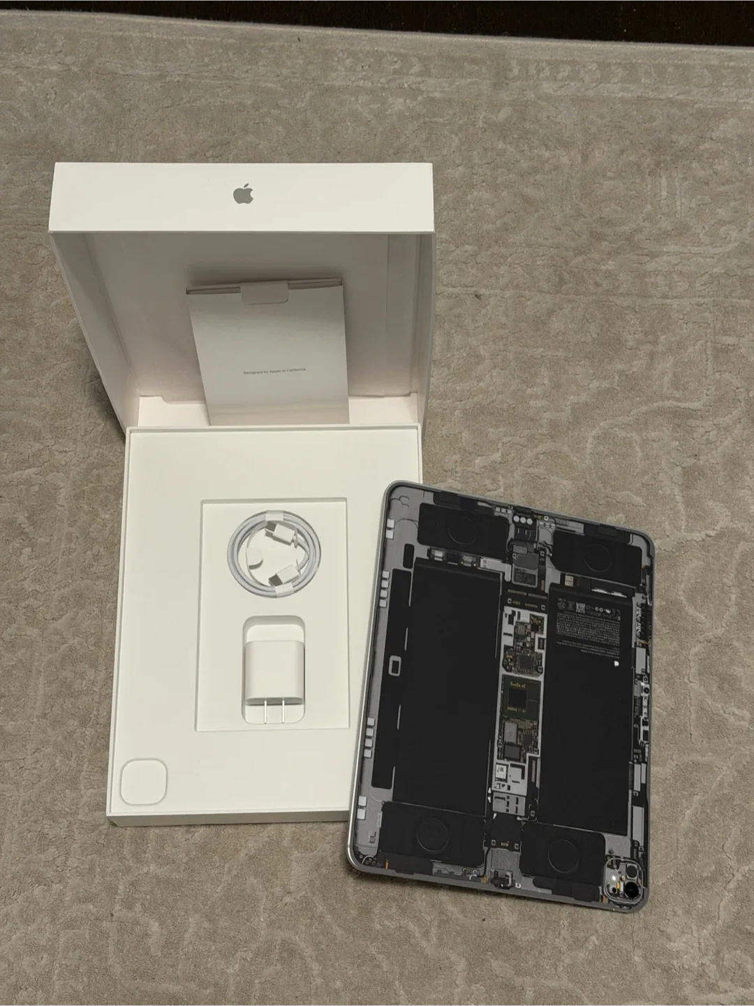 Apple 13 Inch M4 iPad Pro image indicator(3)