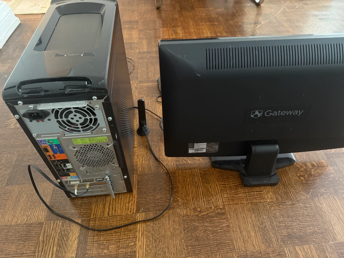 Gateway Desktop PC, Monitor , Keyboard, Mouse, Speakers