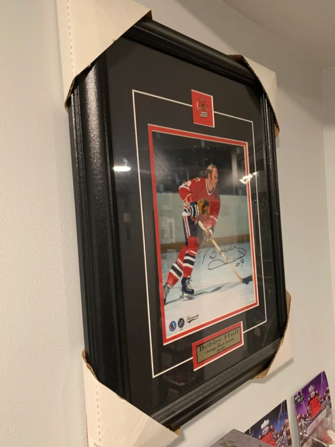 Framed Bobby Hull Chicago Blackhawks Autographed Photo image indicator(2)
